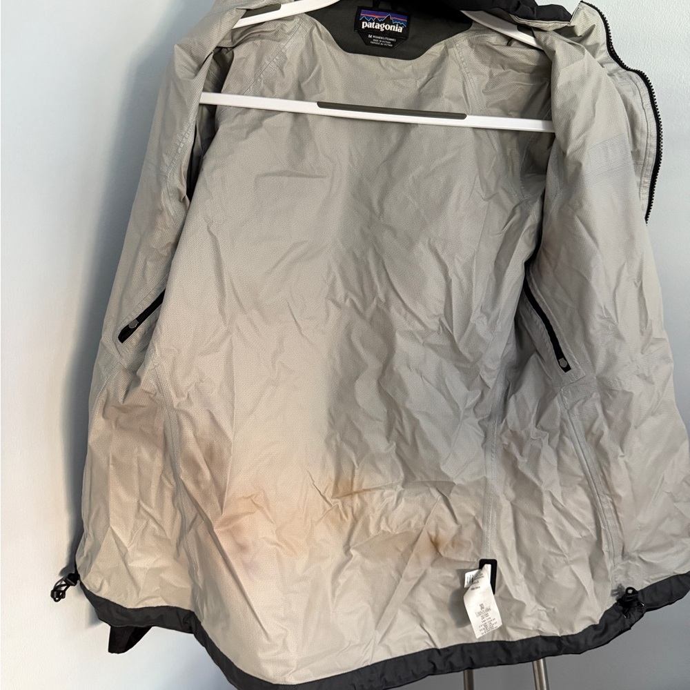 Patagonia Women’s Torrentshell 3L Rain Jacket Style 83807, Black Medium - Picture 4 of 7